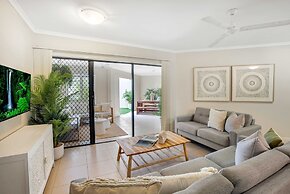 Spacious Retreat With Courtyard Resort Pool