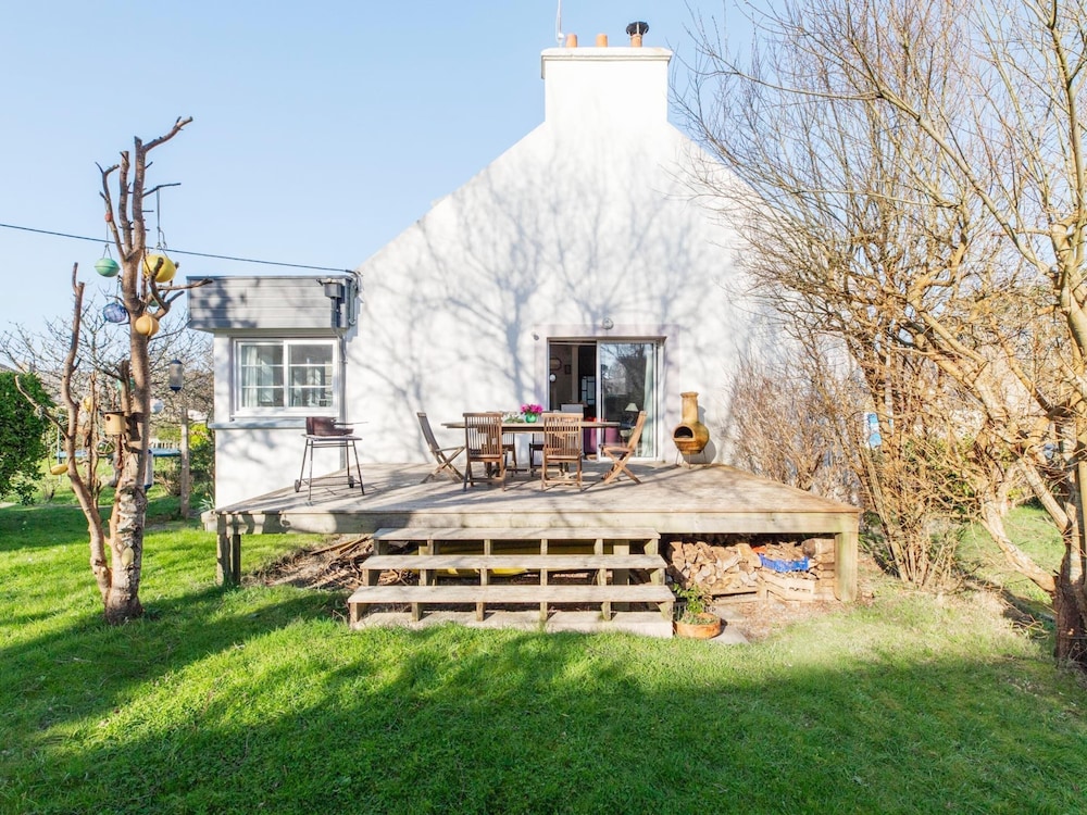 Cozy Holiday Home Near the sea