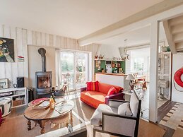 Cozy Holiday Home Near the sea