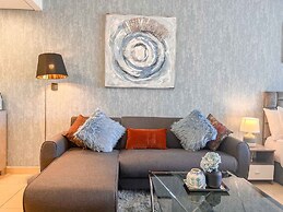Cosmos Living Elite Studio Near Metro