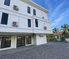 Cozzy Galaxy Hotel