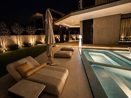 6BR Lamborghini Villa Cinema Spa & Pool