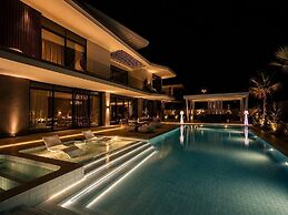 6BR Lamborghini Villa Cinema Spa & Pool
