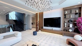 6BR Lamborghini Villa Cinema Spa & Pool