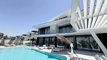 6BR Lamborghini Villa Cinema Spa & Pool