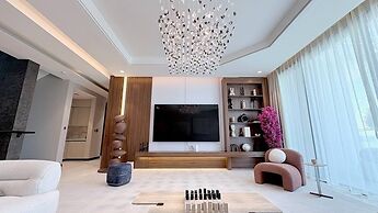 6BR Lamborghini Villa Cinema Spa & Pool