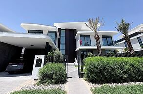 6BR Lamborghini Villa Cinema Spa & Pool
