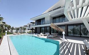 6BR Lamborghini Villa Cinema Spa & Pool