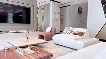 6BR Lamborghini Villa Cinema Spa & Pool