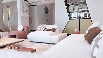 6BR Lamborghini Villa Cinema Spa & Pool