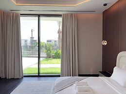 6BR Lamborghini Villa Cinema Spa & Pool