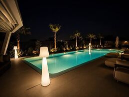 6BR Lamborghini Villa Cinema Spa & Pool