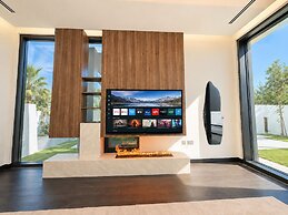 6BR Lamborghini Villa Cinema Spa & Pool