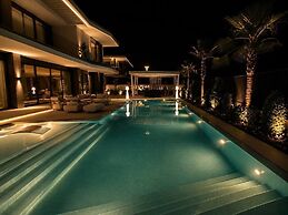 6BR Lamborghini Villa Cinema Spa & Pool
