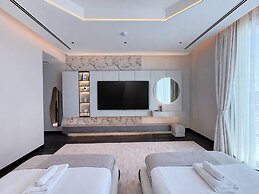 6BR Lamborghini Villa Cinema Spa & Pool