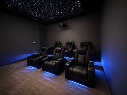 6BR Lamborghini Villa Cinema Spa & Pool