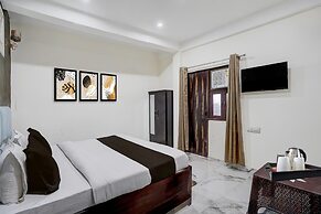Hotel O Gaur City Centre Noida