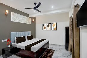 Hotel O Gaur City Centre Noida