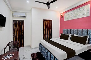 Hotel O Gaur City Centre Noida