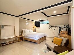 CozyNook Boutique Apartments