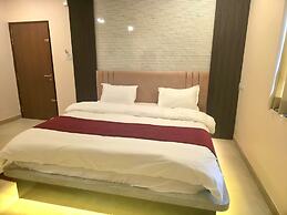 Wishotel Premier Maple Leaf