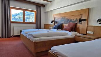 Hotel Dahoam by Miha