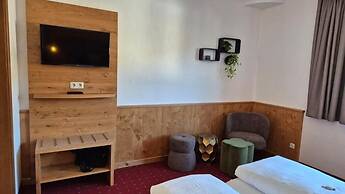Hotel Dahoam by Miha