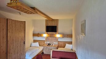 Hotel Dahoam by Miha