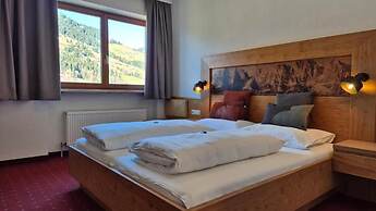 Hotel Dahoam by Miha