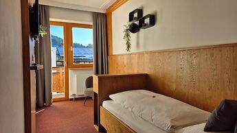 Hotel Dahoam by Miha