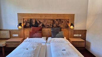 Hotel Dahoam by Miha