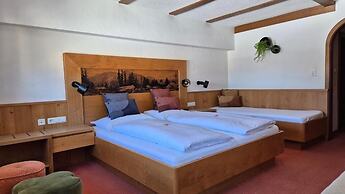 Hotel Dahoam by Miha