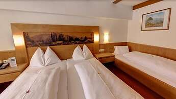 Hotel Dahoam by Miha