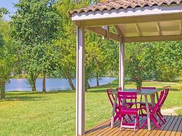 Riverside Cabin for 4-guests