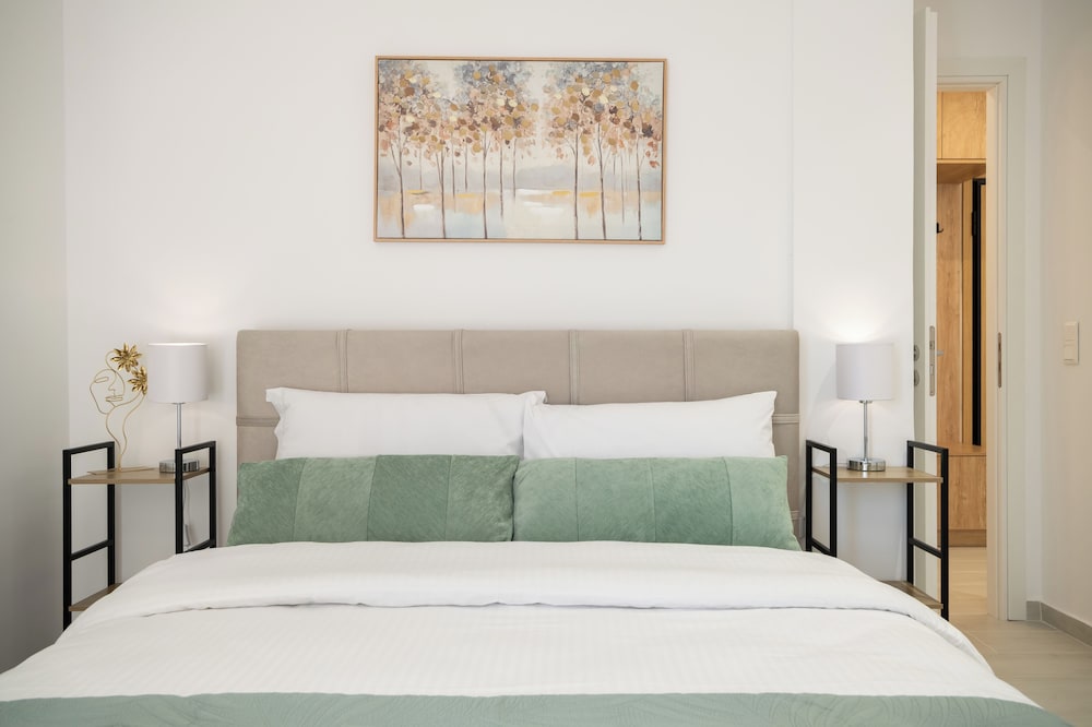Spacious luxury 2BR flat - Pagrati sq.