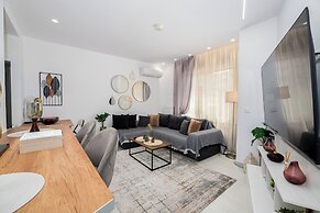 Spacious luxury 2BR flat - Pagrati sq.