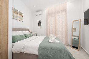 Spacious luxury 2BR flat - Pagrati sq.