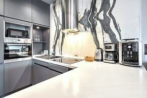 Benesta Centro by GOLDFINCH