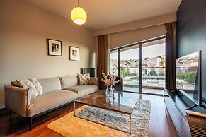 Benesta Centro by GOLDFINCH