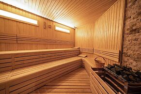 Benesta Centro by GOLDFINCH