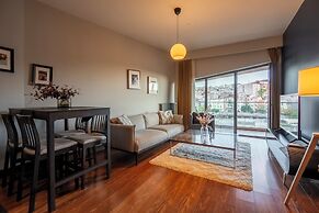 Benesta Centro by GOLDFINCH