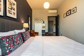 Benesta Centro by GOLDFINCH
