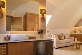 Nikolia's House, New Luxe villa & Prive Jacuzzi
