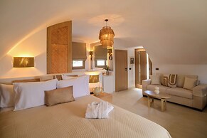 Nikolia's House, New Luxe villa & Prive Jacuzzi