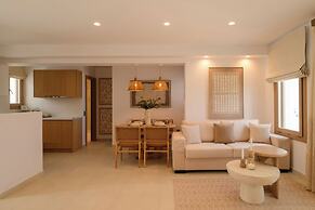 Nikolia's House, New Luxe villa & Prive Jacuzzi