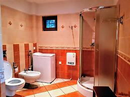 Large House With Private Sauna, Close to the Lake