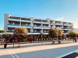 Spacious Accommodation With Terrace