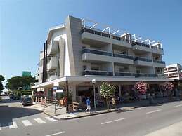 Comfortable Flat With Spacious Terrace