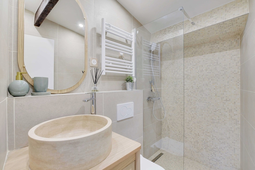 Stunning Duplex 1br/4p - Notre-dame Cathedral