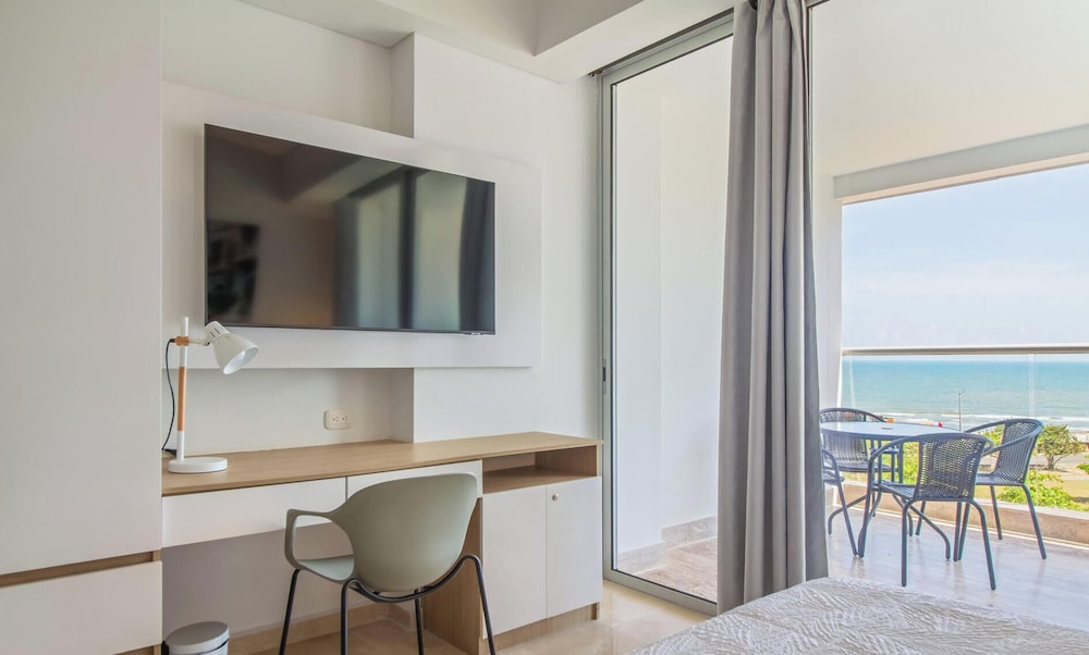 Cartagena Beach Resort By HostPro